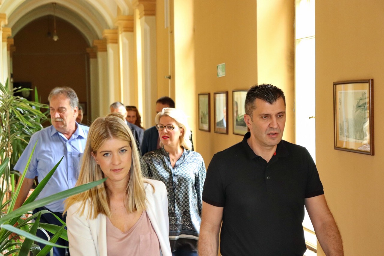 Министар Ђорђевић посетио Центар за социјали рад у Апатину