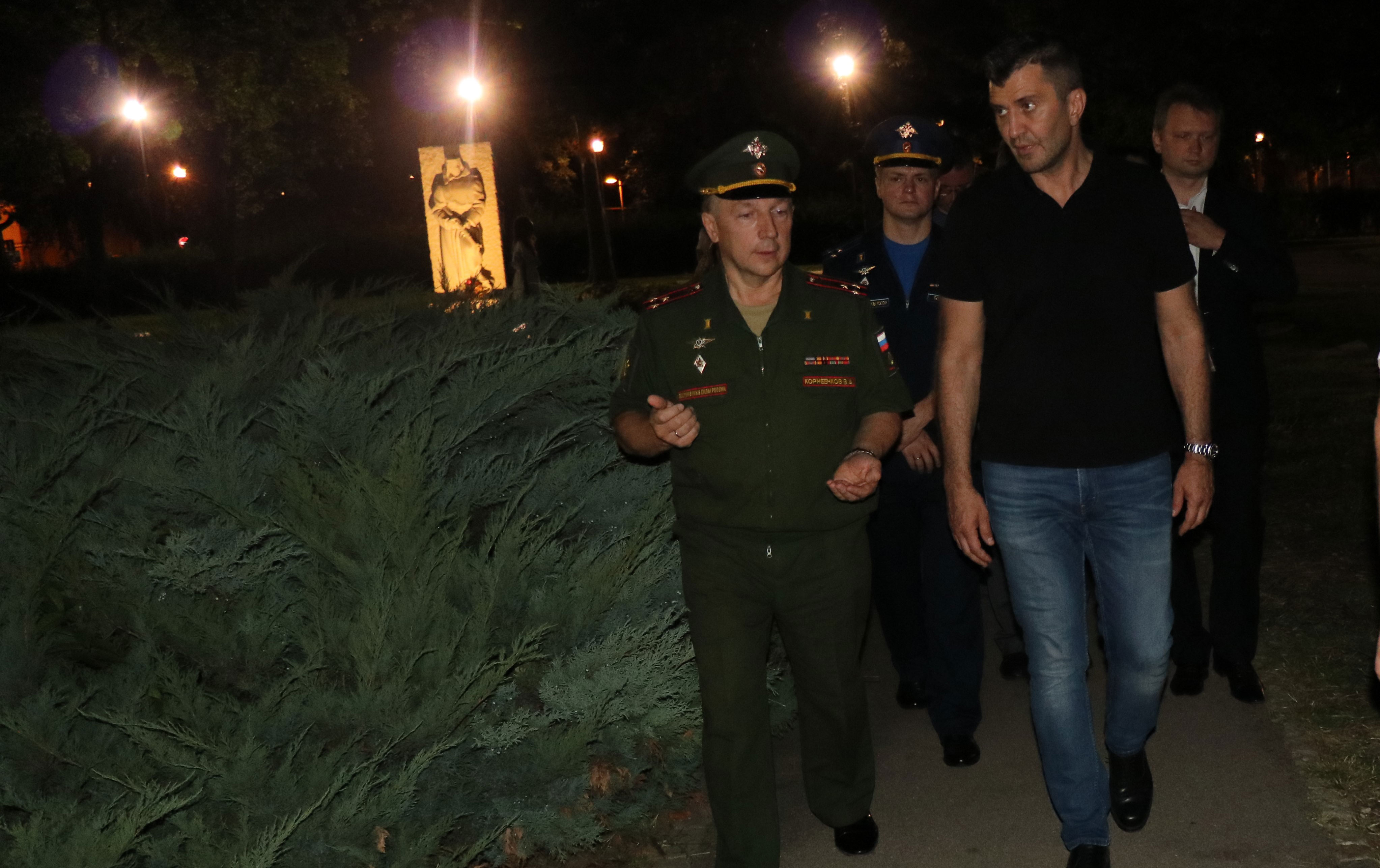 Министар Ђорђевић обишао Гробље ослободилаца Београда