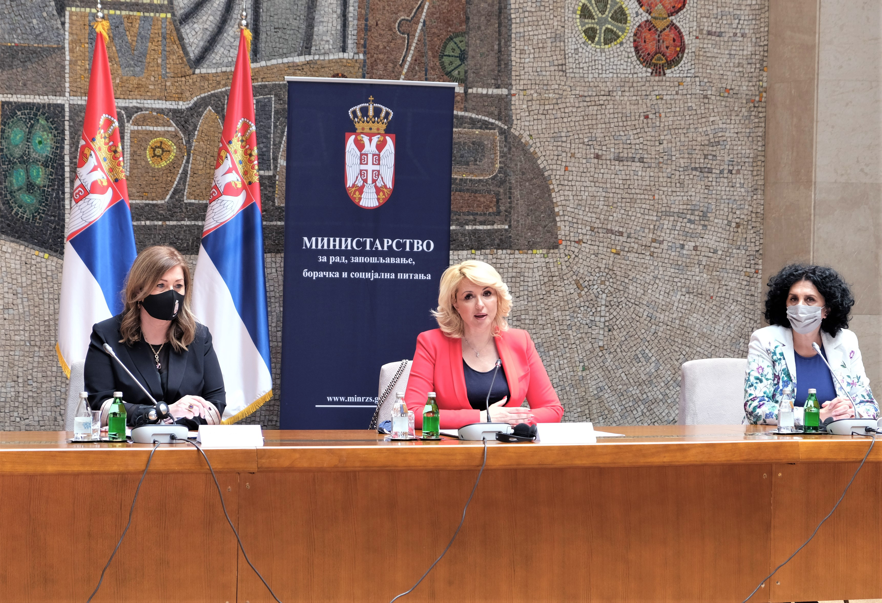 Потписани уговори о наменским трансферима за финансирање услуга социјалне заштите на нивоу локалних самоуправа