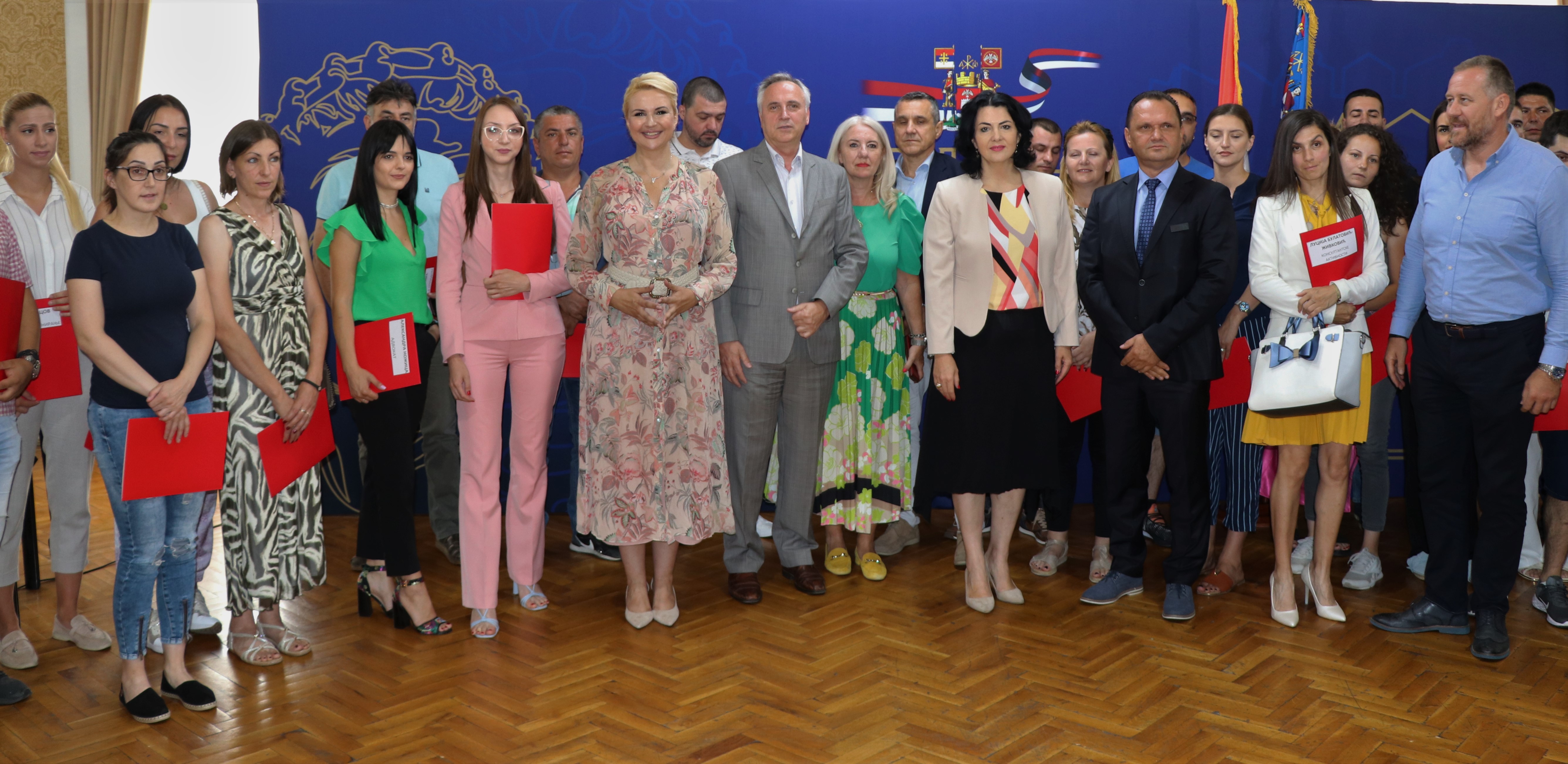 Уручено нових 49 уговора о самозапошљавању у Нишу