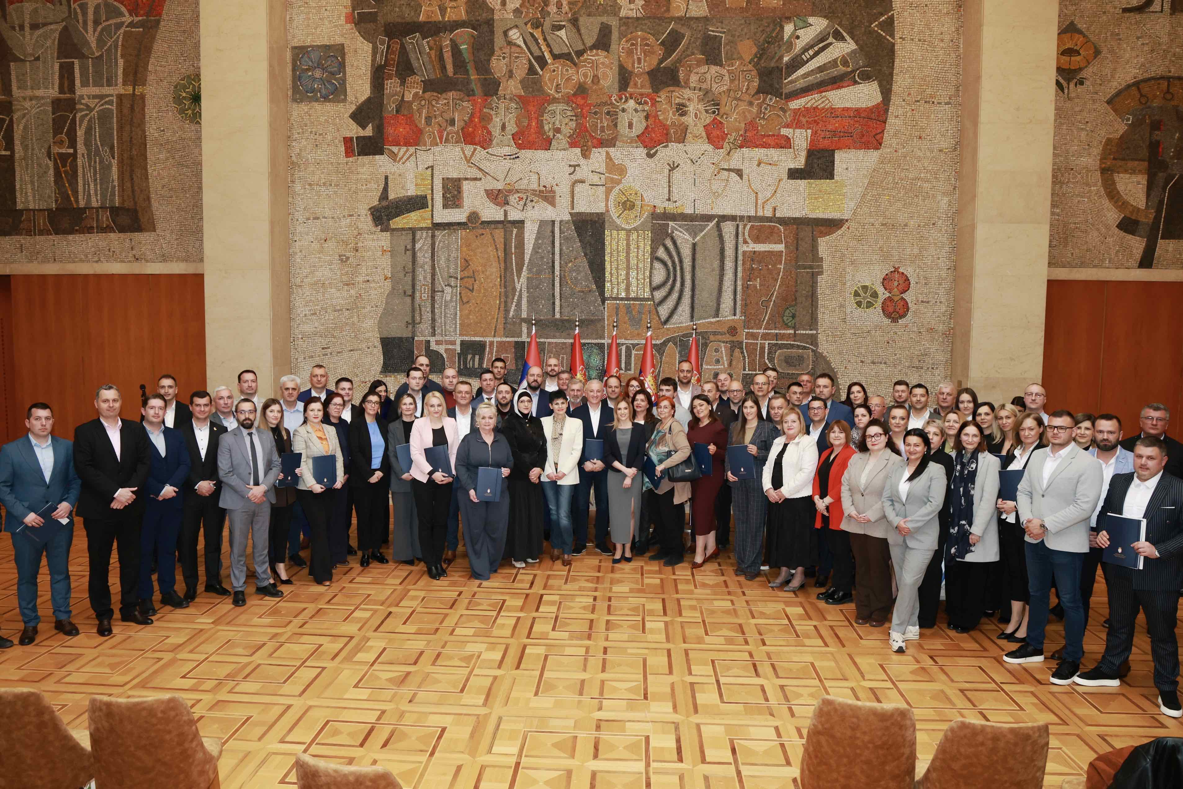 За услуге помоћ у кући и лични пратилац 600 милиона динара