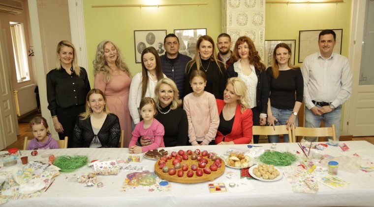 Министарка Кисић на ускршњој радионици Удружења жена „Сента“