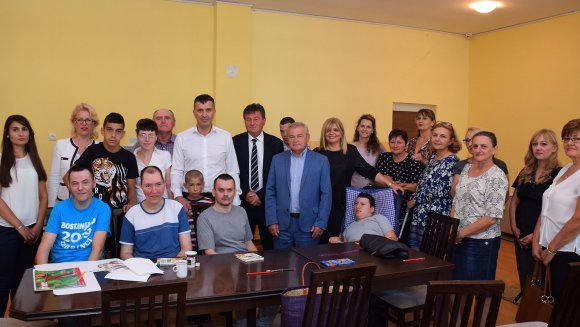 Нови компјтер за кориснике дневног боравка за децу и младе са сметњама у развоју у Суботишту