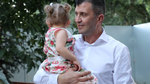 Министар Ђорђевић испратио и трећу групу деце из Звечанске на море у Будву