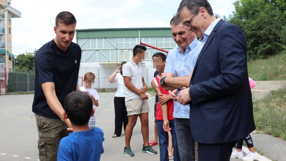 Деца из Дома Јован Јовановић Змај добила сезонске карте за кошаркашке утакмице Партизана