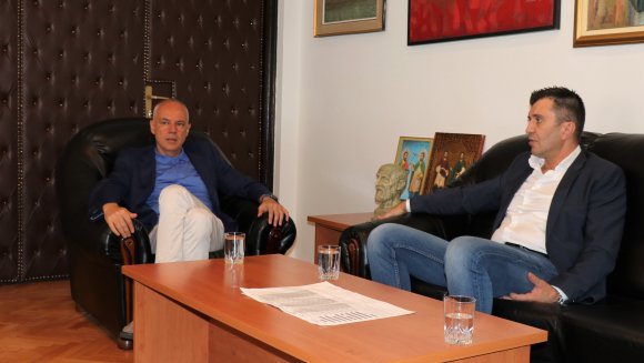 Министар Ђорђевић и градоначелник Радојичић посетили тек рођену бебу која је јутрос напуштена у Београду