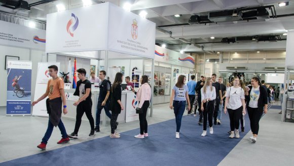 Галерија слика сајам Ј=ДНАКИ