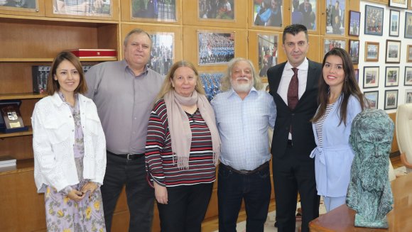 Министру Ђорђевићу уручена биста руског писца Фјодора Михајловича Достојевског 