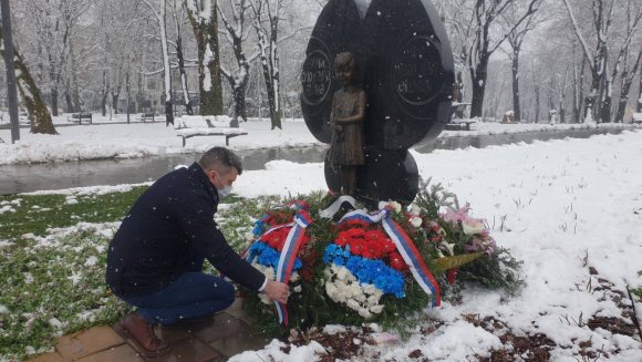 Положен венац на Споменик деци страдалој у НАТО агресији у Ташмајданском парку