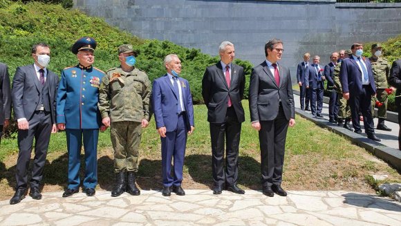 Положени венци на Споменик совјетским ветеранима на Авали поводом Дана победе над фашизмом у Другом светском рату