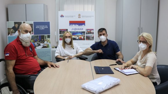 Националној организацији особа са инвалидитетом Србије уручено 3.000 заштитних маски