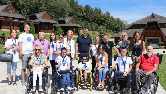 Ђорђевић на отварању Летње школе особа са инвалидитетом у Врднику