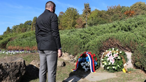 Обележен Дан сећања на српске жртве у Другом светском рату - спомен на 21. октобар 1941. године