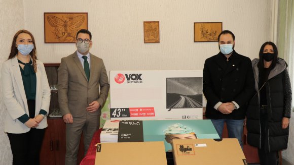 Заводу за васпитање деце и омладине Васа Стајић уручени нови телевизори и лап топови