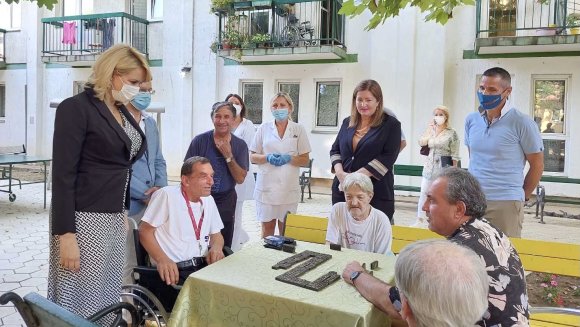 Министарка Кисић Тепавчевић у Геронтолошком центру у Јагодини