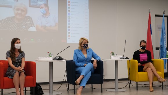 ИТ опрема за 36 установа за смештај старих и одраслих у Србији