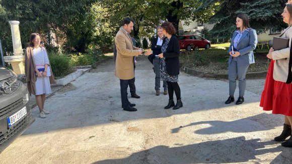 Уручено комби возило Заводу за васпитање омладине Ниш