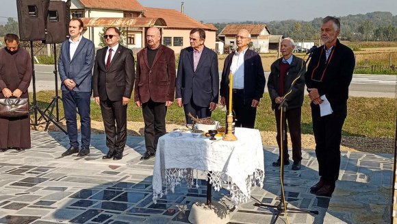 Одржана церемонија полагања венаца у част 450 убијених мештана Цикоте код Лознице