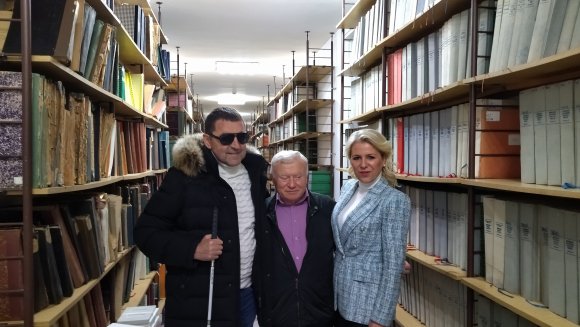 Министарство наставља подршку Савезу слепих Србије – помоћница министра на акцији „Покуцај ми књигом на врата“