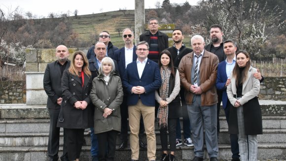 Министар Селаковић обишао Српско војничко гробље у Битољу