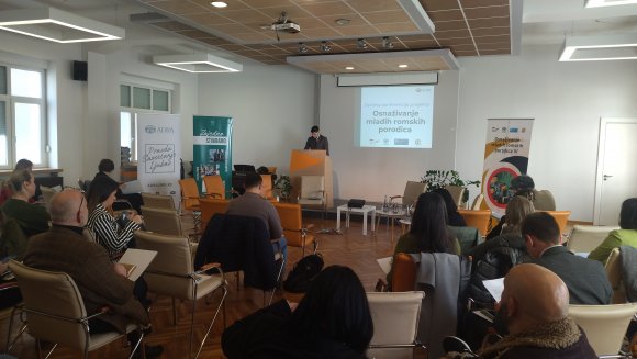 Министарство кроз мере запошљавања пружа могућност Ромима да стекну прво радно искуство