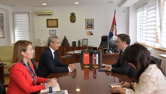 Министар Селаковић са амбасадором Р. Турске о унапређењу сарадње у области рада и социјалне заштите