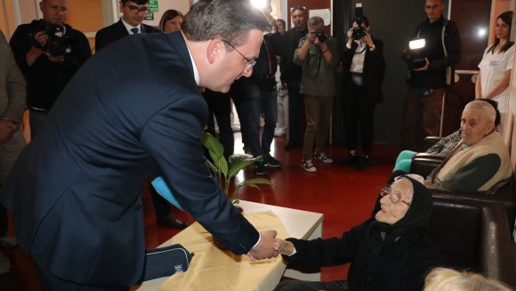 Министар Селаковић обишао Домско одељење за смештај старих лица у Деспотовцу