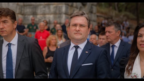 Говор министра Николе Селаковића  након одавања почасти и полагања венаца  код Спомен костурнице на острву Видо, поводом  обележавања 107. годишњице искрцавања српске војске на Јонска острва Крф и Видо