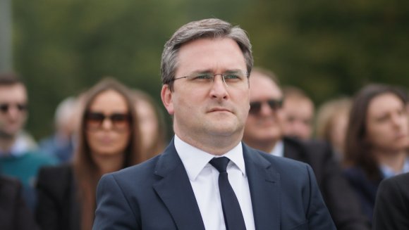 Министар Селаковић на обележавању Дана сећања на страдање Срба, Рома и Јевреја у Јајинцима 