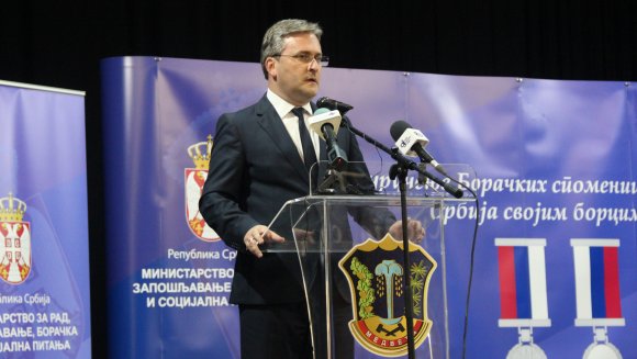 Министар Селаковић данас у Медвеђи доделио прве групне Борачке споменице