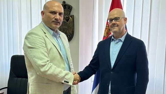 Помоћник министра Шијак са специјалистом Међународне организације рада за област социјалног дијалога и радног права