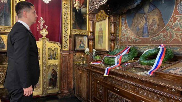 Дејан Антић положио венац на кивот Светог краља Милутина у храму Св. Недеље у Софији