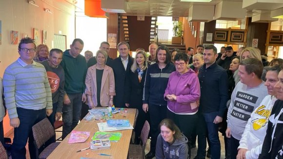 Министар Селаковић посетио Друштво МНРЛ Пчелица у Брусу