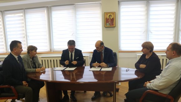 Министарство и Синдикат потписали Споразум о мерама за побољшање положаја запослених у систему социјалне заштите