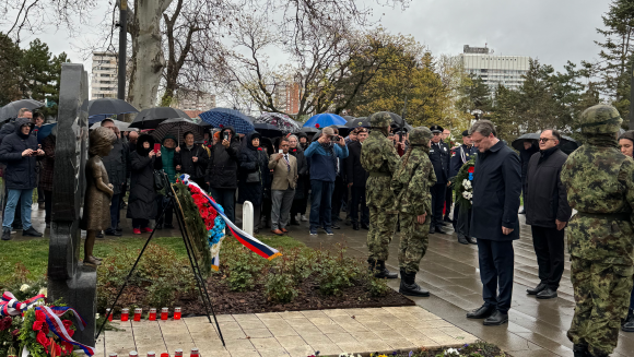 Министар Селаковић положио венац код Споменика деци страдалој у НАТО агресији