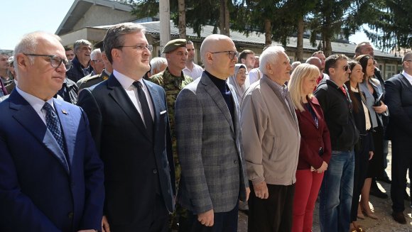 Селаковић уручио Борачку споменицу породици погинулог водника Ивана Васојевића на Кошарама