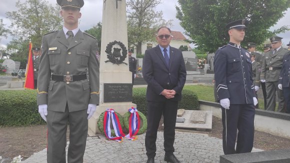 Положени венци и одата почаст у Нежидеру -„логору за српску елиту“ и бившем подлогору Маутхаузена у Мелку, Република Аустрија