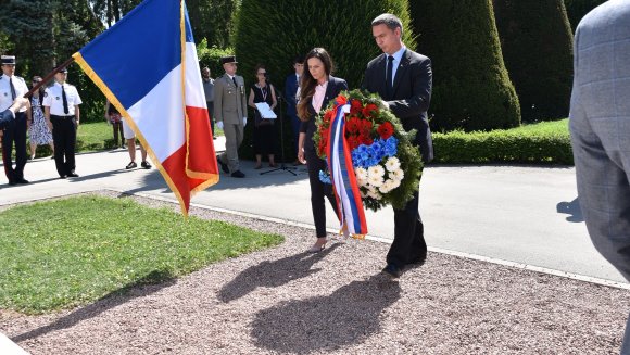 Положени венци на Споменик захвалности Француској на Калeмегдану