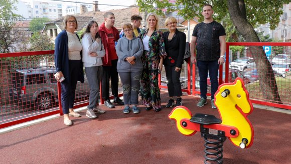 БУЛБУДЕР БЕЗ БАРИЈЕРА – Грађани Звездаре добили инклузивно игралиште