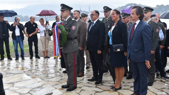 Положени венци у Гувији