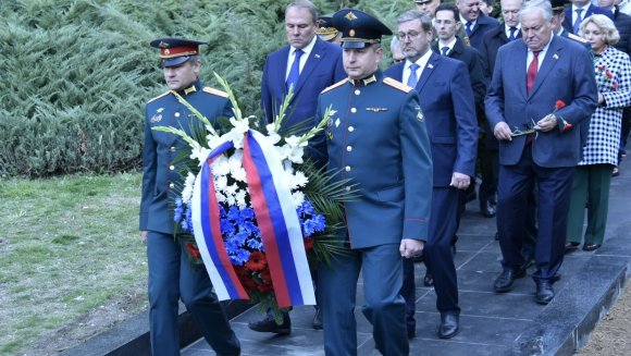 Старовић предводио државну церемонију код споменика Совјетским пилотима