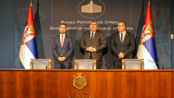 Старовић потписао уговоре са приватним здравственим установама о погодностима за борце