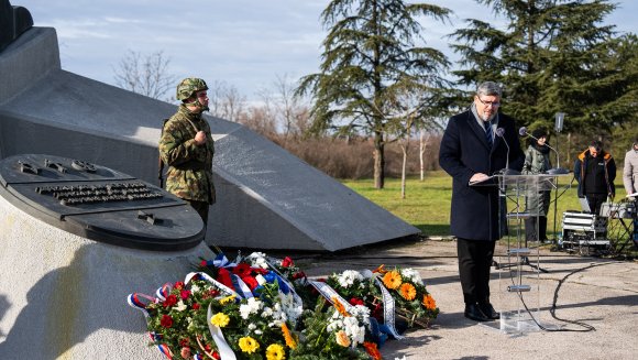 Старовић предводио церемонију Дана сећања на страдале Роне у Другом светском рату