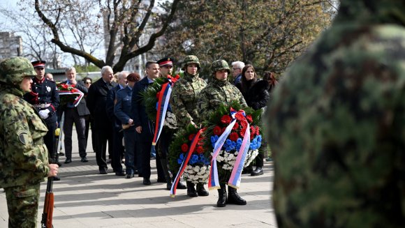Положени венци на Споменик деци страдалој у НАТО агресији