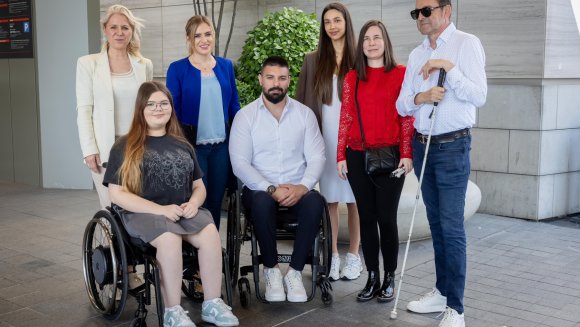 Министар Ђурђевић Стаменковски провела празник у дружењу са особама са инвалидитетом