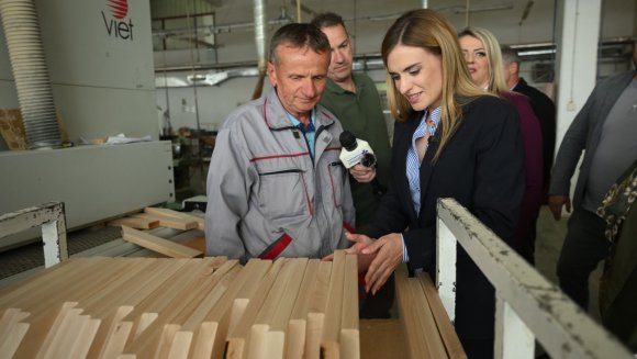 Ђурђевић Стаменковски у Трговишту: Пакети помоћи за најугроженије и финансијска подршка радницима