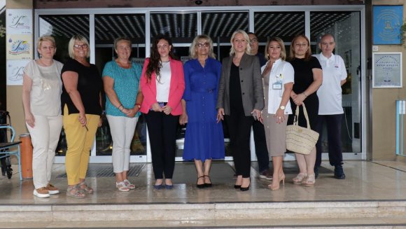 Барошевић на Летњем кампу „Главу горе“ са децом са неуромишићним болестима