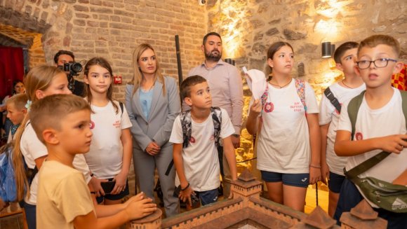 Ђурђевић Стаменковски са децом са КиМ: Чувајте заједништво и љубав према својој Србији!