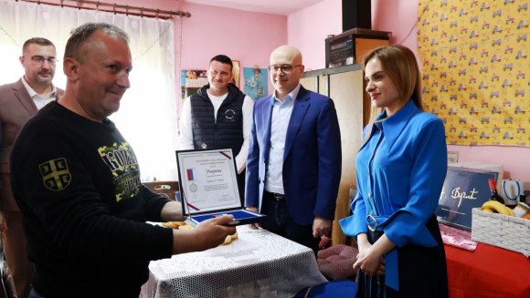 Ђурђевић у Смедеревској Паланци: Уручена споменица борцу са Кошара, најављене боље социјалне услуге