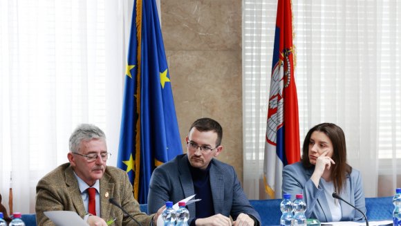 Велики корак ка увођењу права родитељ–неговатељ: усвојен Нацрт закона